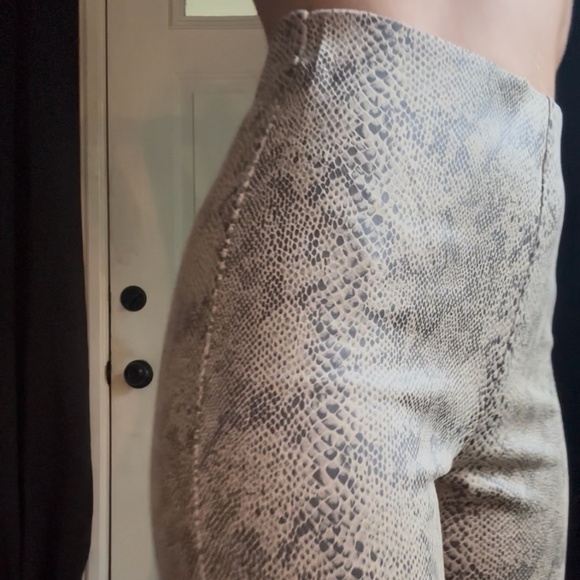 Snakeskin Pattern Faux Suede Legging Pant - Picture 5 of 10
